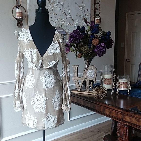 NWT Missguided Ruffle Floral Lace Mini Dress. Size 6 - Picture 4 of 17